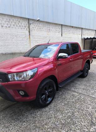 TOYOTA HILUX 2.8 SR 4X4 CD 16V DIESEL 4P AUTOMÁTICO TOYOTA HILUX 2.8 SR 4X4 CD 16V DIESEL 4P AUTOMÁTICO